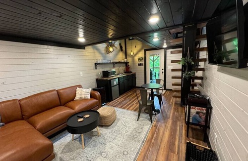 Campton House | Turtle Hatch-Hillside Cottage
