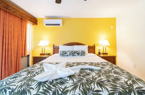 Princeville Hotel | Two 1BR Condos w/Pool & Jacuzzi + Lanai + Beach Gear