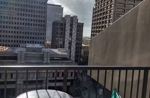 Downtown Honolulu Condo | Unique Bishop Loft