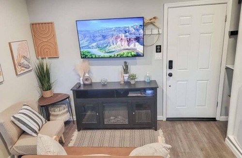 Valley View Apartment | Unique Studio Apartment