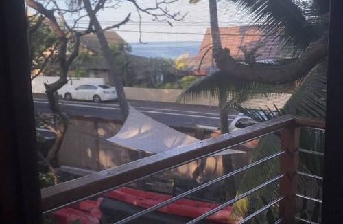 Kahaluu Bay House | Unique Treehouse at Magic Sands beach, ocean view
