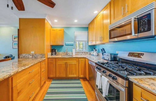 Ualapue Apartment | Unwind in an Ocean-View Condo with Private Balcony & Shared Pool