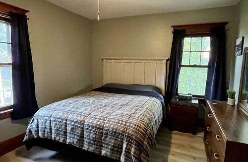 North Tonawanda House | Updated historic home. Quiet Neighborhood, 20 Mins to Niagara Falls and Buffalo.