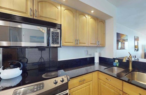 Kahaluu Bay Condo | Updated Kona Home with Pool, Deck, WiFi, Washer/Dryer & Grill