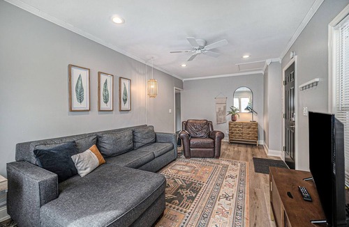 Jackson Apartment | Updated Modern & Spacious 2 bed Apartment Near Everything!