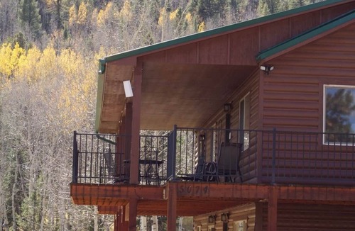 Victor House | *Upper* Aspen Lakehouse Cabin at Skagway Reservoir