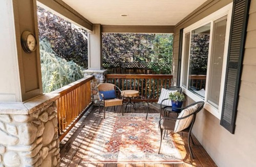 Boyd Acres House | Upscale home with hot tub & backyard oasis!