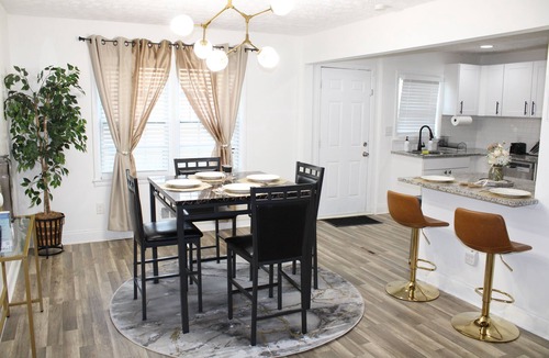 Atlanta House | Upscale Modern Home/3BR Getaway/4miles from Downtown Atlanta