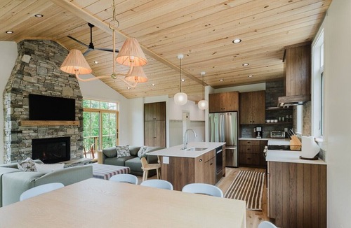 Old Fort House | Upscale Newly Constructed Trailside Cabin Near Asheville