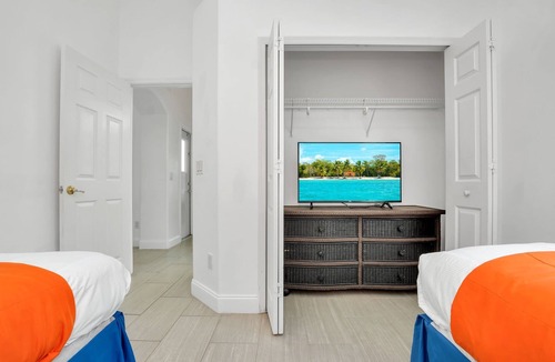 Indian Point House | Upstay - Big Home w Pool-Games-BBQ - Near Disney!