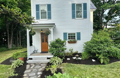 Hallowell House | Vacation or Short-term rental. Spacious 4-bedroom house in welcoming Hallowell.