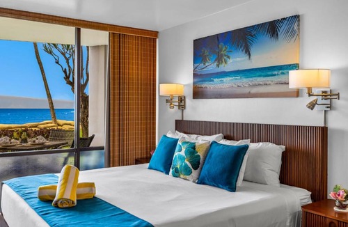 Kahana Apartment | Valley Isle Villas Oceanfront 3 BR Sleeps 9 Complimentary Car with 6 Nights VIR ML-3672 by KBM