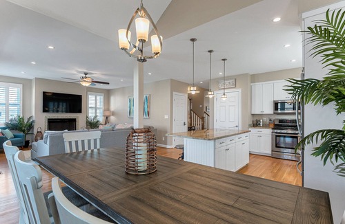 Northeast Virginia Beach House | Vibe District Beach House/Walk To Oceanfront