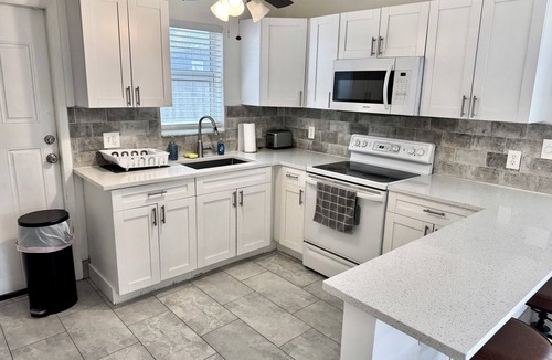 Poinciana Park Apartment | Victoria's Retreat-Close to Airport, Cruiseport, Whole Foods