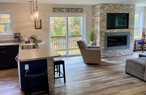 Carrabassett Valley House | Village on the Green 4 bedroom. Shuttle to the lifts