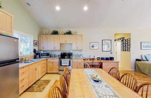 Volcano House | Volcano Retreat with Full Kitchen, Gas Fireplace & Lanais