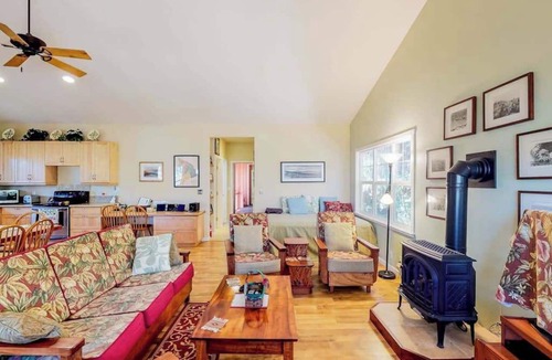 Volcano House | Volcano Retreat with Full Kitchen, Gas Fireplace & Lanais