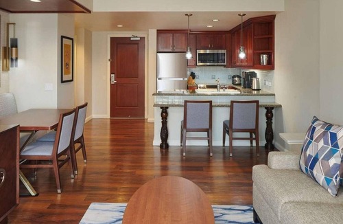 Waikiki Resort | Waikiki 1BR Suite at Grand Waikikian – Full Kitchen, Balcony & Resort Luxury