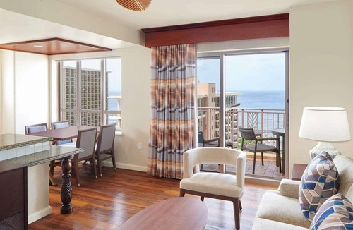 Waikiki Resort | Waikiki 2BR Paradise – Spacious Grand Waikikian Suite with Resort Pools & Beach