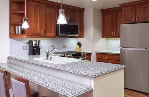 Waikiki Resort | Waikiki 2BR Paradise – Spacious Grand Waikikian Suite with Resort Pools & Beach