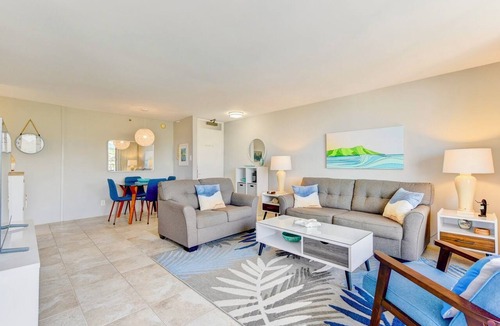 Waikiki Condo | Waikiki Banyan 1BR Corner unit Awesome Mountain/Diamond Head views, free parking