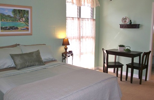 Waikiki Apartment | ~Waikiki~ LOWEST RATES IN AREA ~ Studio ~ Fully Furn ~ Blocks to Beach ~