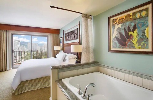 Waikiki Resort | Waikiki | Waikiki Surf Stay | Pool & Beach | 1BR