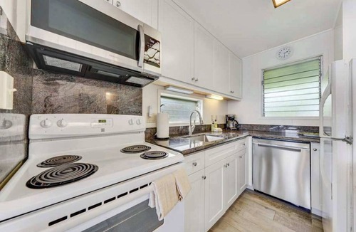 Wailua House Lots Condo | Wake to Ocean Views in This Breezy Kapaa Beachfront Studio