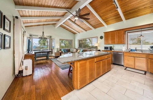 Kailua-Kona House | Walk to Beach | Rooftop Deck | Ali`i Drive Kona