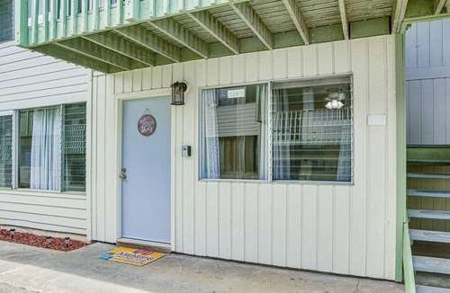 Hilo Apartment | Walk to Dining & Local Markets! Hilo Getaway