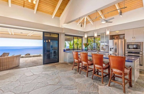 Kahaluu-Keauhou House | Watch Rain Fall Inside Your Home Into The Indoor W