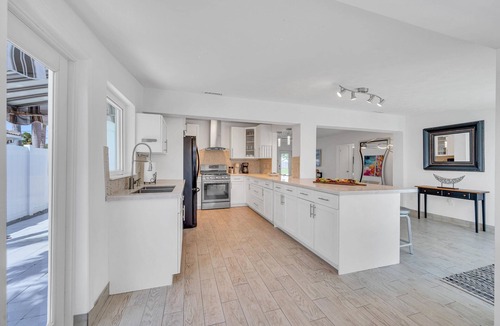 South New River Isles House | Waterfront Bungalow / Heated Pool / Pineapple Key