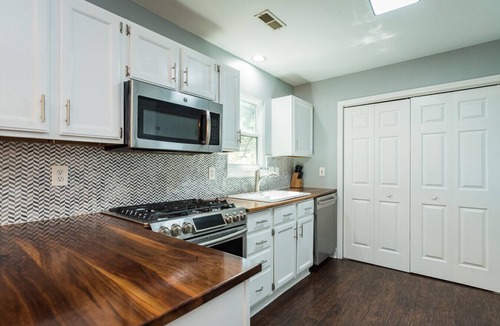 Chapel Hill House | Waterfront Chapel Hill Retreat Near UNC | Sleeps 10
