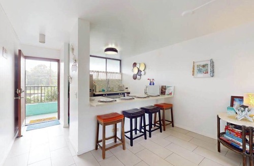 Hilo Condo | Waterfront Hilo Condo with Shared Pool, Fast WiFi & Full Kitchen