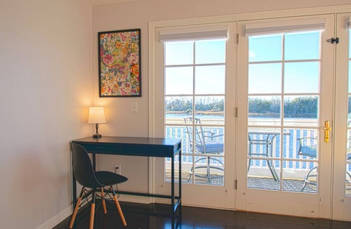 Wilmington Historic District Apartment | Waterfront Sunset Views in Port City Wilmington NC -King Bed & Balcony