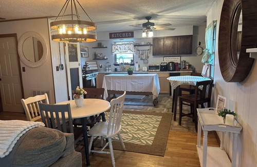 Slidell House | WELCOME to Pirates Harbor! Crab, fish & relax. Rare private boat launch & hoist
