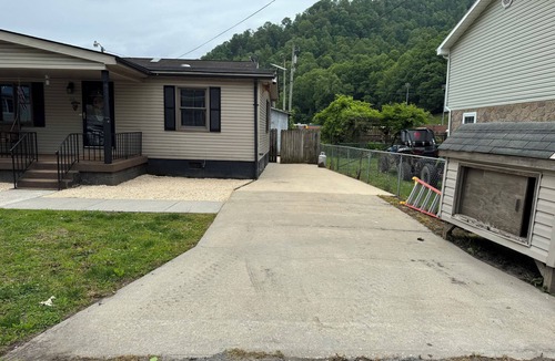 Kenvir House | Welcome to The Mayor's Retreat! 4-bedroom house in Evarts KY. Book now