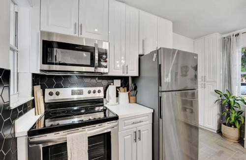 North Central Hollywood House | WELL EQUIPT VACATION HOME 5 MIN FROM THE BEACH, SHOPPING, WATERPARK, STATE PARK