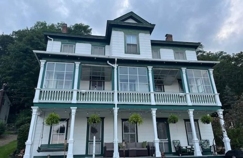 Town of New Baltimore House | Whip's River House - 1850's Riverfront Home in Hamlet of New Baltimore
