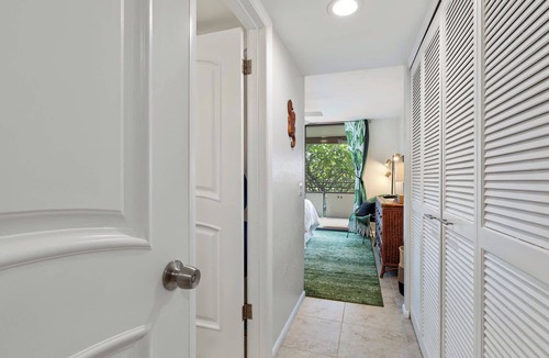 Kahaluu Bay Condo | White Sands Village | Oceanfront Condo Complex