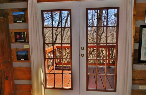 Black Mountain Cabin | Wi-Fi PRIVATE Cabin in town Black Mountain Montreat FAST to Asheville WOODS