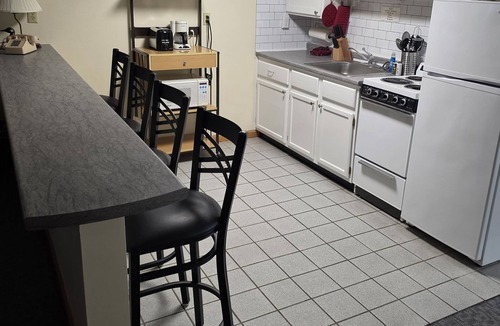Dryden Apartment | Wilson Lake Inn: Shorefront Suites, Kayaks & Lakefront Getaway in Maine