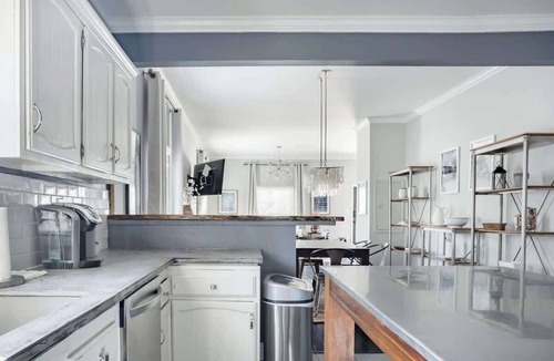 Third Ward House | Wonderful Home in the City. Steps to BofA Stadium.