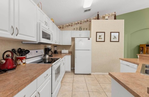 Historic Downtown Kissimmee Villa | Wookiee's Hideout - 4 bed private pool home in Cumbrian Lakes - 18 mins to WDW!