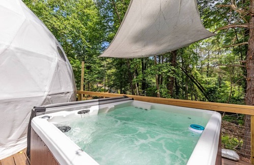 Luray House | Zen Dome - Romantic Retreat + Wifi A/C + Hot Tub