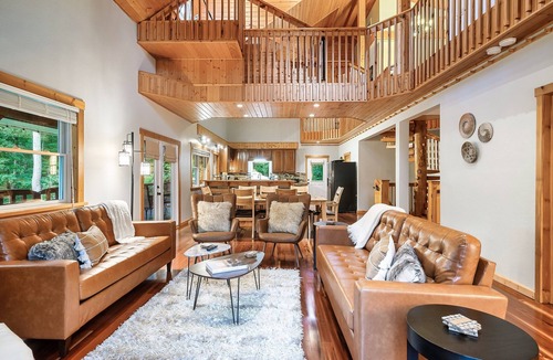 Cosby Cabin | ZEN MountainRetreatVilla Hot Tub FirePit Fenced Yard Dog-Centric EVCharger Games