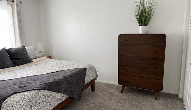 #10 Midtown 2 BR Top Floor Apt