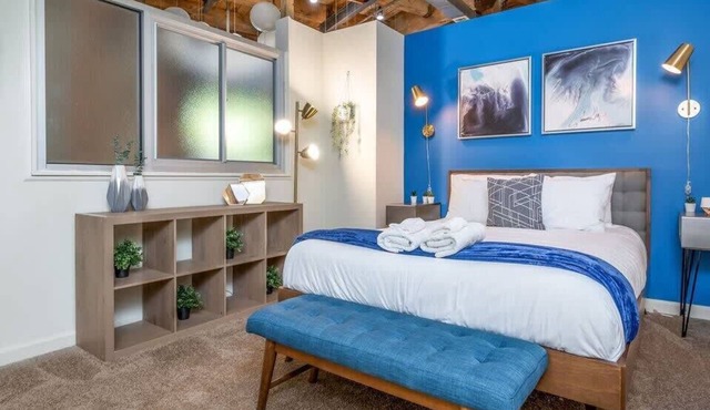 100 Year-Old Historic Brick 2BR Loft |Large Patio2