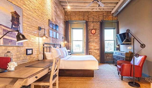 124 Lofts #4 - Downtown Dundee - Walk to Dining
