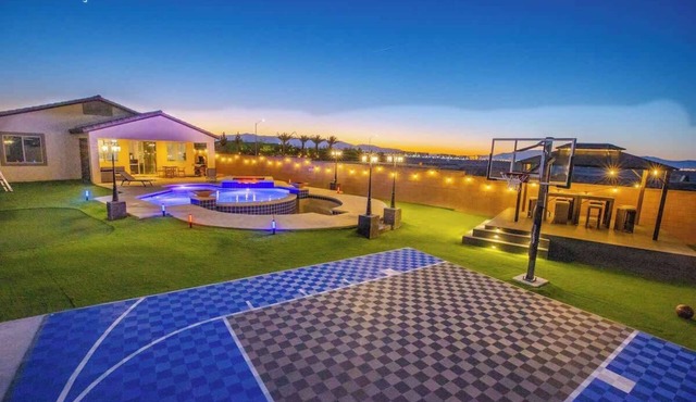 1900 SqFt House 25Ft Heatable Pool/Spa- Strip View